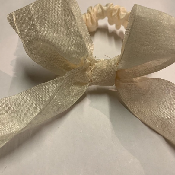 Bow Scrunchie - Picture 3 of 3